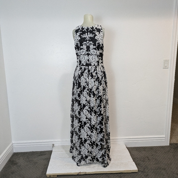 David Meister Elegant Black and White Floral Maxi Dress - Picture 5 of 10